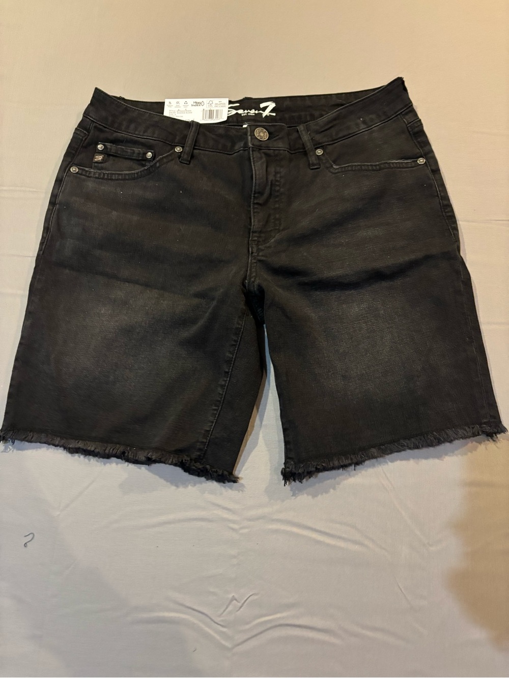 NWT Women’s Relaxed Bermuda Shorts Size 6